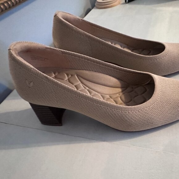 VIVAIA Almond Toe Block Heel (Tamia Block Heel) SIZE EUR 38 US 7.0 - Picture 3 of 5